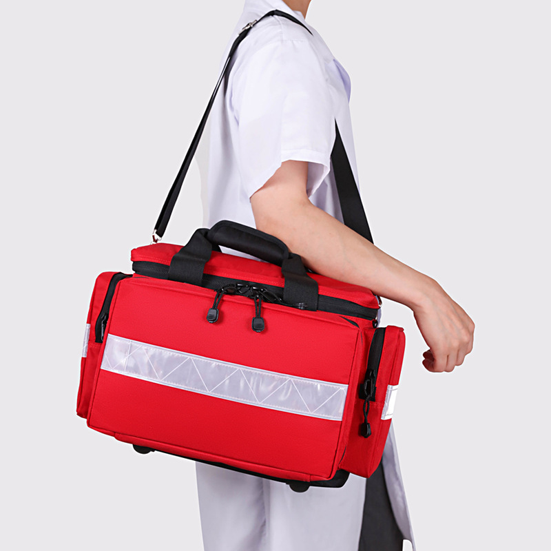Duża apteczka pierwszej pomocy – First Aid Kit recenzja i cena