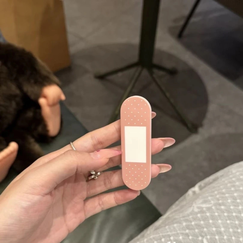 Uroczy uchwyt na telefon w ksz – Bandage recenzja i cena